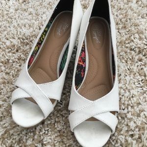 CLEARANCE White Summer Wedges